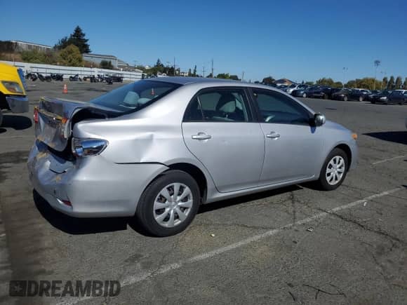 2011 Toyota Corolla L z VIN 2T1BU4EE5BC668927, wystawiony jako Copart lot #82002015 z przebiegiem 179 565 mil mil oraz Szkoda całkowita • Salvage title. Historia ofert i sprzedaży dostępna na DreamBid. Obrazek 3.