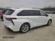 2023 Toyota Sienna Platinum с VIN 5TDESKFC5PS098477, выставлен на аукционе Copart как лот 49602465 с пробегом 51 258 миль миль и Списание • Salvage title. История ставок и продаж доступна на DreamBid. Изображение 3.