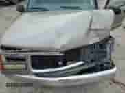 1998 GMC Sierra 1500 z VIN 1GTEC14W0WZ526005, wystawiony jako Copart lot #86539824 z przebiegiem 206 094 mil mil oraz Czysty tytuł • Clean title. Historia ofert i sprzedaży dostępna na DreamBid. Obrazek 12.
