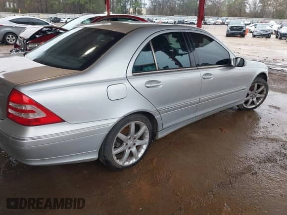 2004 Mercedes-Benz C 320 with VIN WDBRF64J84F475733, listed as a IAAI auction lot 41707555 with 146,791 mi miles and . Bid and sale history available at DreamBid. Image 4.