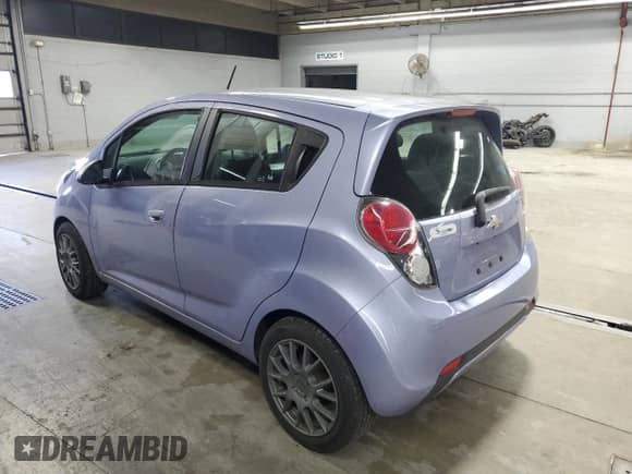 2015 Chevrolet Spark LS z VIN KL8CB6S92FC738906, wystawiony jako Copart lot #91193185 z przebiegiem 86 872 mil mil oraz Czysty tytuł • Clean title. Historia ofert i sprzedaży dostępna na DreamBid. Obrazek 2.