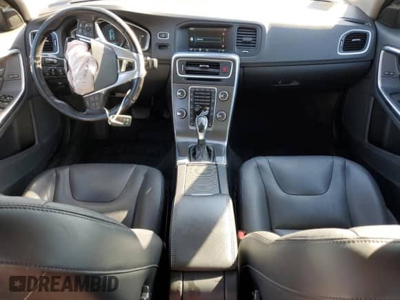 2015 Volvo S60 T5 Premier Plus с VIN YV1612TC8F1317398, выставлен на аукционе Copart как лот 77153044 с пробегом 61 572 миль миль и Списание • Salvage title. История ставок и продаж доступна на DreamBid. Изображение 8.