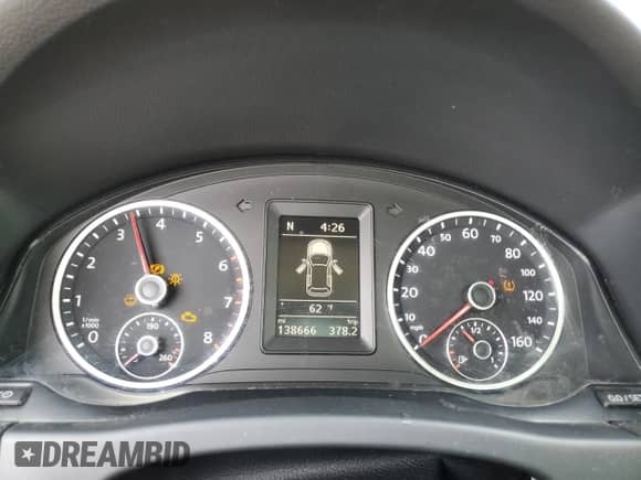 2013 Volkswagen Tiguan SE z VIN WVGAV3AX8DW059220, wystawiony jako Copart lot #49921455 z przebiegiem 138 666 mil mil oraz Szkoda całkowita • Salvage title. Historia ofert i sprzedaży dostępna na DreamBid. Obrazek 9.