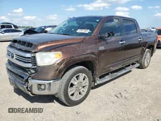 2017 Toyota Tundra Platinum с VIN 5TFGW5F16HX218358, выставлен на аукционе Copart как лот 55927585 с пробегом 127 156 миль миль и Списание • Salvage title. История ставок и продаж доступна на DreamBid. Изображение 1.