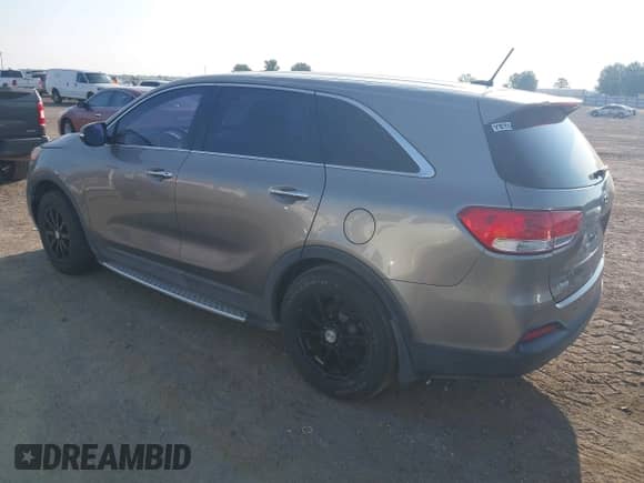 2016 Kia Sorento LX with VIN 5XYPG4A34GG041505, listed as a IAAI auction lot 42820916 with 211,799 mi miles and . Bid and sale history available at DreamBid. Image 3.