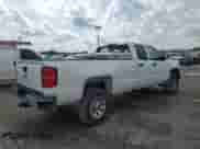 2018 Chevrolet Silverado 2500HD Work Truck z VIN 1GC2CUEG5JZ150745, wystawiony jako Copart lot #59665775 z przebiegiem 168 931 mil mil oraz Czysty tytuł • Clean title. Historia ofert i sprzedaży dostępna na DreamBid. Obrazek 3.