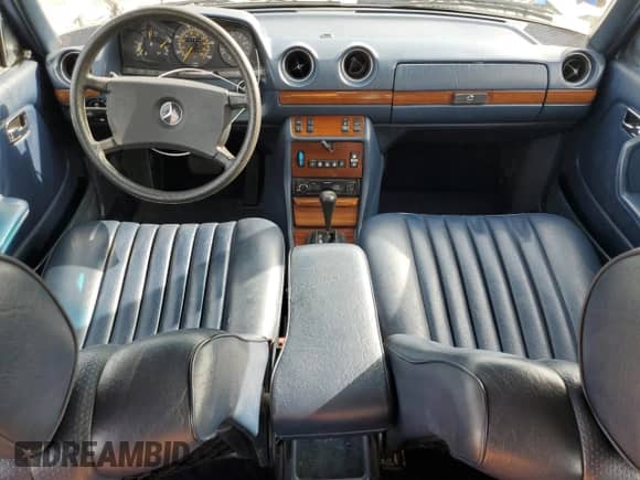 1985 Mercedes-Benz 300 с VIN WDBAB93C5FF030673, выставлен на аукционе Copart как лот 52360325 с пробегом 171 214 миль миль и Чистый • Clean title. История ставок и продаж доступна на DreamBid. Изображение 8.
