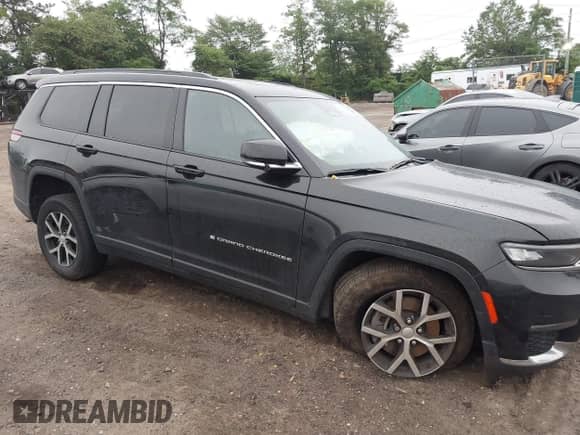 2024 Jeep Grand Cherokee Limited with VIN 1C4RJKBG2R8552107, listed as a IAAI auction lot 42503030 with 51,110 mi miles and . Bid and sale history available at DreamBid. Image 13.