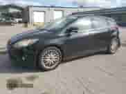 2014 Ford Focus Titanium z VIN 1FADP3N29EL357097, wystawiony jako Copart lot #86432545 z przebiegiem 138 847 mil mil oraz Szkoda całkowita • Salvage title. Historia ofert i sprzedaży dostępna na DreamBid. Obrazek 1.