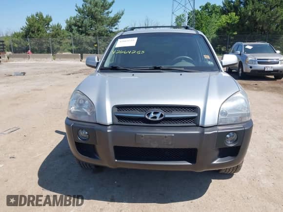 2007 Hyundai Tucson SE z VIN KM8JN12D67U617056, wystawiony jako IAAI lot #42664255 z przebiegiem 123 340 mil mil oraz . Historia ofert i sprzedaży dostępna na DreamBid. Obrazek 6.