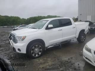 2010 Toyota Tundra Limited z VIN 5TFHY5F1XAX106148, wystawiony jako Copart lot #54925455 z przebiegiem 227 934 mil mil oraz Szkoda całkowita • Salvage title. Historia ofert i sprzedaży dostępna na DreamBid. Obrazek 1.