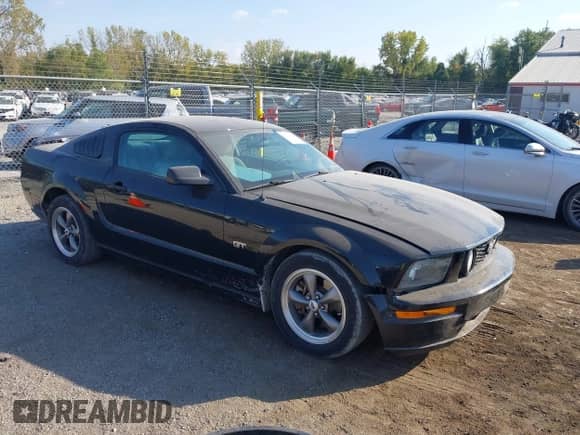 2005 Ford Mustang GT Deluxe с VIN 1ZVFT82H955147685, выставлен на аукционе IAAI как лот 43374177 с пробегом 51 862 миль миль и . История ставок и продаж доступна на DreamBid. Изображение 1.
