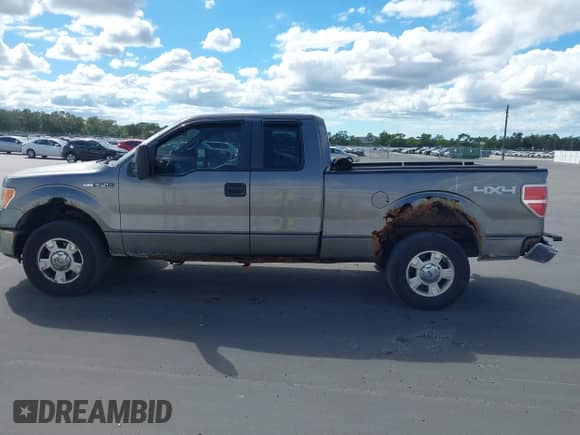 2012 Ford F-150 XLT with VIN 1FTFX1EF0CFA15379, listed as a IAAI auction lot 43438928 with 123,770 mi miles and . Bid and sale history available at DreamBid. Image 14.