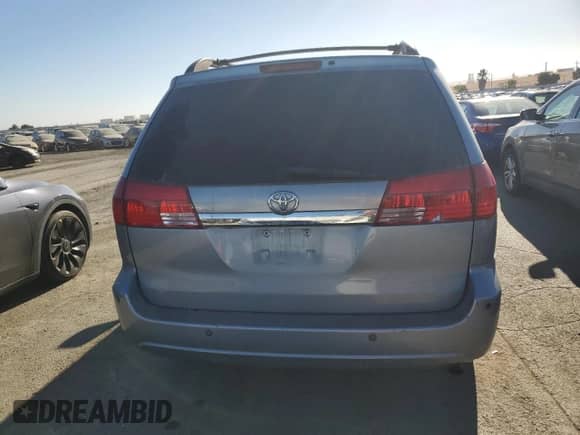 2004 Toyota Sienna XLE z VIN 5TDBA22C24S010816, wystawiony jako Copart lot #71118574 z przebiegiem 252 199 mil mil oraz Czysty tytuł • Clean title. Historia ofert i sprzedaży dostępna na DreamBid. Obrazek 6.