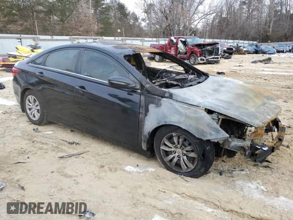 2012 Hyundai Sonata z VIN NOVIN41962785, wystawiony jako Copart lot #41962785 z przebiegiem Nie podano mil oraz Nie do naprawy • Non repairable. Historia ofert i sprzedaży dostępna na DreamBid. Obrazek 4.