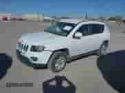 2016 Jeep Compass Latitude z VIN 1C4NJCEB0GD709965, wystawiony jako IAAI lot #41857072 z przebiegiem 81 414 mil mil oraz . Historia ofert i sprzedaży dostępna na DreamBid. Obrazek 2.