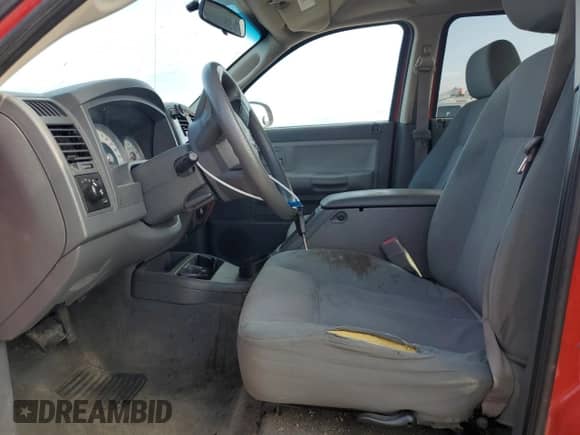 2005 Dodge Dakota SLT z VIN 1D7HW48K05S310312, wystawiony jako Copart lot #88061125 z przebiegiem 208 806 mil mil oraz Nie do naprawy • Non repairable. Historia ofert i sprzedaży dostępna na DreamBid. Obrazek 7.