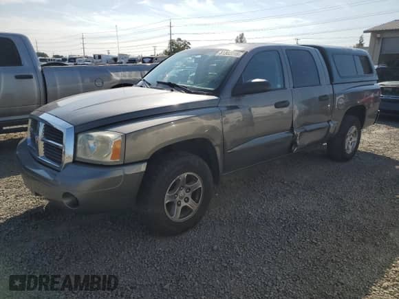 2006 Dodge Dakota SLT z VIN 1D7HW48N26S537187, wystawiony jako Copart lot #81302215 z przebiegiem 164 101 mil mil oraz Szkoda całkowita • Salvage title. Historia ofert i sprzedaży dostępna na DreamBid. Obrazek 1.