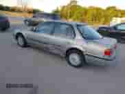 1991 Honda Accord LX z VIN JHMCB7651MC015726, wystawiony jako IAAI lot #41843620 z przebiegiem 55 563 mil mil oraz . Historia ofert i sprzedaży dostępna na DreamBid. Obrazek 3.