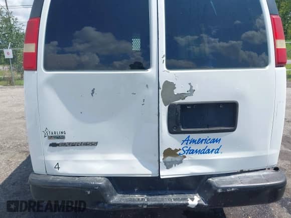 2006 Chevrolet Express Cargo с VIN 1GCGG25V061154138, выставлен на аукционе IAAI как лот 42622197 с пробегом 165 938 миль миль и . История ставок и продаж доступна на DreamBid. Изображение 6.