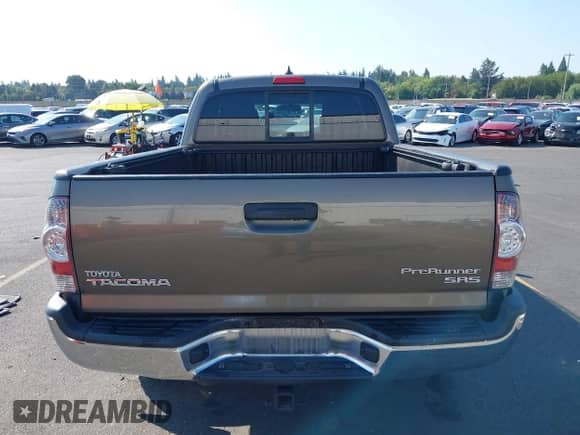 2015 Toyota Tacoma PreRunner z VIN 5TFTX4GN2FX041893, wystawiony jako IAAI lot #43129780 z przebiegiem 89 276 mil mil oraz . Historia ofert i sprzedaży dostępna na DreamBid. Obrazek 16.