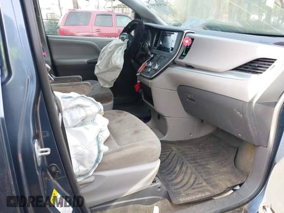 2017 Toyota Sienna L with VIN 5TDZZ3DC3HS837529, listed as a IAAI auction lot 41924710 with 144,675 mi miles and . Bid and sale history available at DreamBid. Image 5.