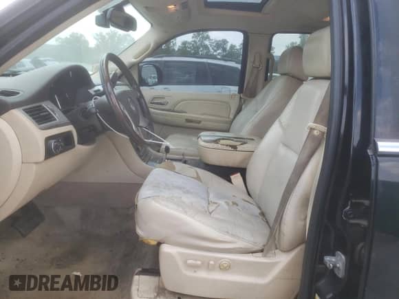 2008 Cadillac Escalade with VIN 1GYEC63898R163538, listed as a Copart auction lot 61834355 with 203,382 mi miles and Salvage title. Bid and sale history available at DreamBid. Image 7.