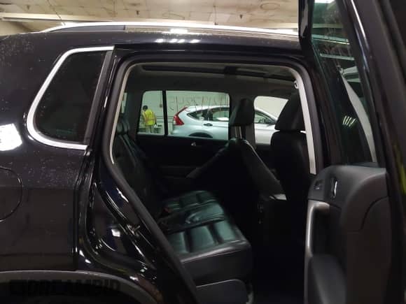 2010 Volkswagen Tiguan SE с VIN WVGBV7AX0AW001089, выставлен на аукционе IAAI как лот 43197345 с пробегом 176 507 миль миль и . История ставок и продаж доступна на DreamBid. Изображение 8.