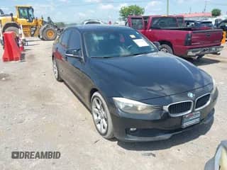 2013 BMW 3 Series 320i xDrive z VIN WBA3C3C50DF980052, wystawiony jako IAAI lot #42577081 z przebiegiem 184 223 mil mil oraz . Historia ofert i sprzedaży dostępna na DreamBid. Obrazek 1.
