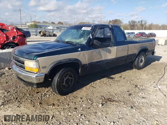 1993 Dodge Dakota z VIN 1B7GL23Y8PS163318, wystawiony jako Copart lot #78370024 z przebiegiem 182 015 mil mil oraz Nie do naprawy • Non repairable. Historia ofert i sprzedaży dostępna na DreamBid. Obrazek 1.