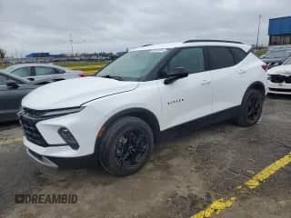 2024 Chevrolet Blazer LT z VIN 3GNKBHR40RS142479, wystawiony jako Copart lot #87407965 z przebiegiem 122 142 mil mil oraz Szkoda całkowita • Salvage title. Historia ofert i sprzedaży dostępna na DreamBid. Obrazek 1.