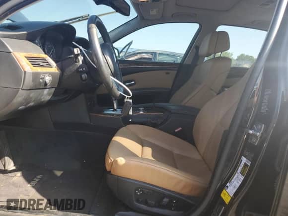 2010 BMW 5 Series 535i xDrive z VIN WBANV9C56AC139565, wystawiony jako Copart lot #61691685 z przebiegiem 82 731 mil mil oraz Czysty tytuł • Clean title. Historia ofert i sprzedaży dostępna na DreamBid. Obrazek 7.