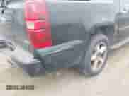 2008 Chevrolet Avalanche LTZ z VIN 3GNFK12318G102441, wystawiony jako IAAI lot #43116648 z przebiegiem 236 751 mil mil oraz . Historia ofert i sprzedaży dostępna na DreamBid. Obrazek 12.