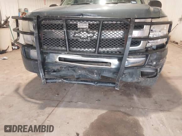 2011 Chevrolet Silverado 1500 LS z VIN 3GCPKREA7BG342977, wystawiony jako IAAI lot #42875452 z przebiegiem 203 897 mil mil oraz . Historia ofert i sprzedaży dostępna na DreamBid. Obrazek 6.