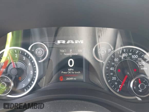 2020 Ram 1500 Big Horn z VIN 1C6RREBT2LN311820, wystawiony jako IAAI lot #42372941 z przebiegiem 26 049 mil mil oraz . Historia ofert i sprzedaży dostępna na DreamBid. Obrazek 7.