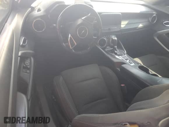 2017 Chevrolet Camaro 1LT z VIN 1G1FB3DS1H0201878, wystawiony jako Copart lot #84748185 z przebiegiem 119 357 mil mil oraz Czysty tytuł • Clean title. Historia ofert i sprzedaży dostępna na DreamBid. Obrazek 8.