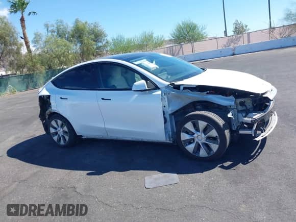 2021 Tesla Model Y Long Range с VIN 5YJYGDEE3MF219908, выставлен на аукционе IAAI как лот 43170922 с пробегом Не указан миль и . История ставок и продаж доступна на DreamBid. Изображение 13.