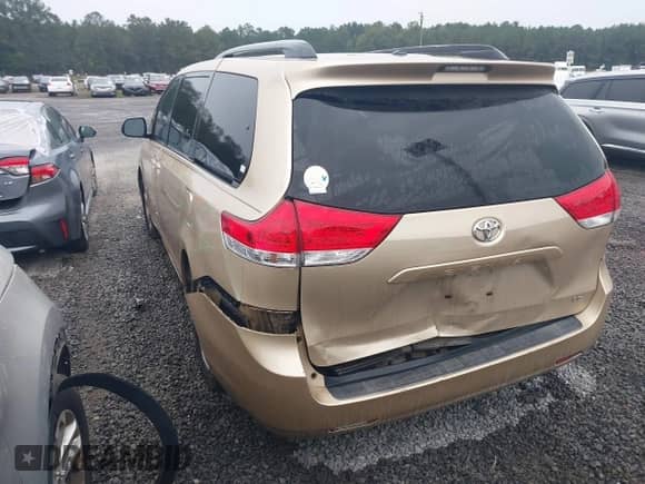 2011 Toyota Sienna LE z VIN 5TDKK3DC4BS161024, wystawiony jako IAAI lot #43360502 z przebiegiem 233 998 mil mil oraz . Historia ofert i sprzedaży dostępna na DreamBid. Obrazek 3.