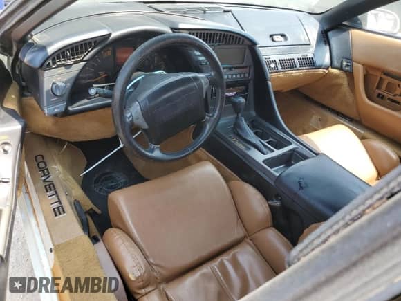 1990 Chevrolet Corvette с VIN 1G1YY3380L5106611, выставлен на аукционе Copart как лот 68935984 с пробегом 128 693 миль миль и Списание • Salvage title. История ставок и продаж доступна на DreamBid. Изображение 8.