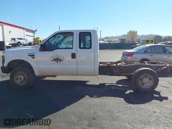2008 Ford F-250 with VIN 1FDSX21R98EC69556, listed as a IAAI auction lot 43472085 with 191,424 mi miles and . Bid and sale history available at DreamBid. Image 14.