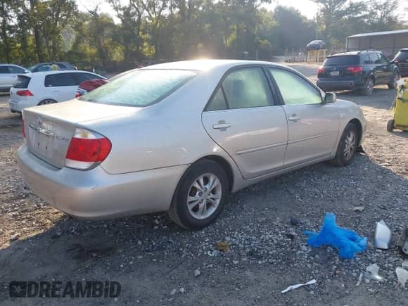 2006 Toyota Camry LE z VIN 4T1BE32K26U670057, wystawiony jako IAAI lot #43264782 z przebiegiem 257 103 mil mil oraz . Historia ofert i sprzedaży dostępna na DreamBid. Obrazek 4.