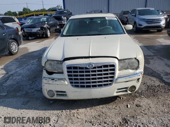2008 Chrysler 300 Limited z VIN 2C3KA33G78H149209, wystawiony jako Copart lot #66658525 z przebiegiem 136 727 mil mil oraz Nie do naprawy • Non repairable. Historia ofert i sprzedaży dostępna na DreamBid. Obrazek 5.