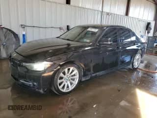 2015 BMW 3 Series 320i xDrive с VIN WBA3C3G5XFNT52602, выставлен на аукционе Copart как лот 87041135 с пробегом 84 234 миль миль и Списание • Salvage title. История ставок и продаж доступна на DreamBid. Изображение 1.