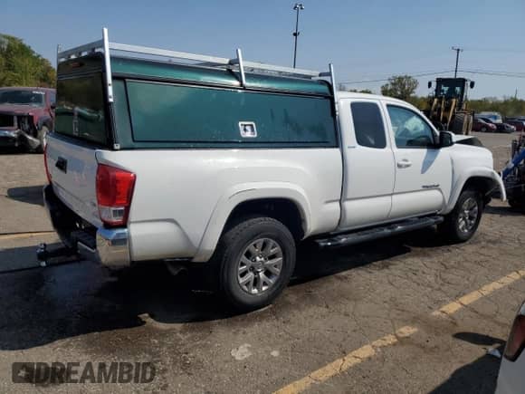 2016 Toyota Tacoma SR5 with VIN 5TFSZ5AN4GX020923, listed as a Copart auction lot 81323175 with 172,143 mi miles and Clean title. Bid and sale history available at DreamBid. Image 3.