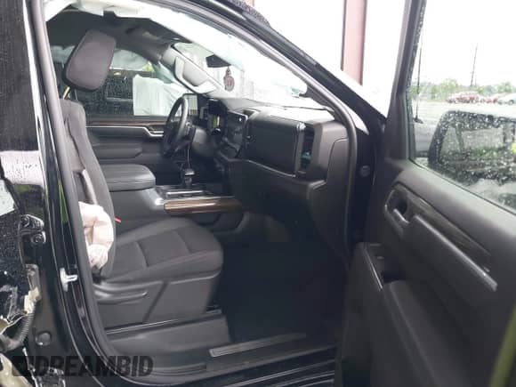 2025 Chevrolet Silverado 1500 RST with VIN 2GCUKEED8S1147730, listed as a IAAI auction lot 42241111 with 9,108 mi miles and . Bid and sale history available at DreamBid. Image 5.