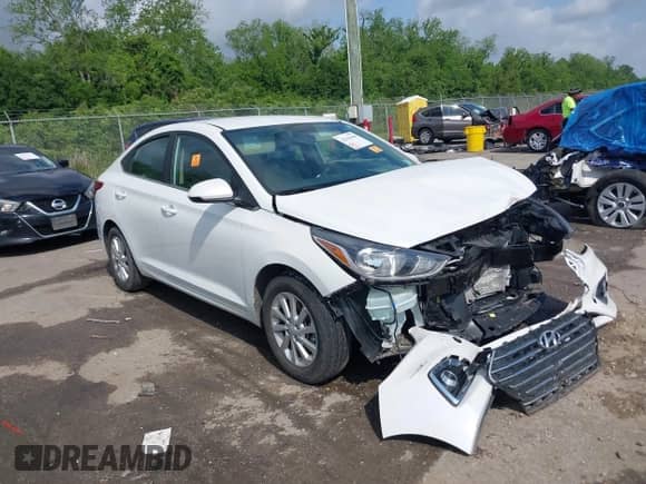 2022 Hyundai Accent SE z VIN 3KPC24A6XNE190194, wystawiony jako IAAI lot #42116360 z przebiegiem 8 221 mil mil oraz . Historia ofert i sprzedaży dostępna na DreamBid. Obrazek 1.