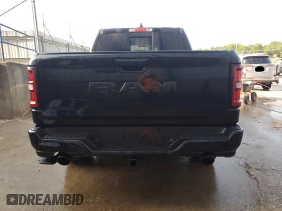 2025 Ram 1500 Laramie z VIN 1C6SRFJP1SN590350, wystawiony jako Copart lot #61554375 z przebiegiem 21 636 mil mil oraz Szkoda całkowita • Salvage title. Historia ofert i sprzedaży dostępna na DreamBid. Obrazek 6.