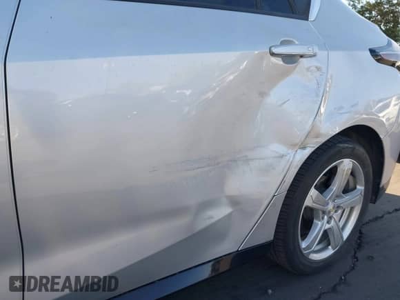 2017 Chevrolet Volt LT z VIN 1G1RC6S59HU212998, wystawiony jako IAAI lot #43341103 z przebiegiem 138 452 mil mil oraz . Historia ofert i sprzedaży dostępna na DreamBid. Obrazek 6.