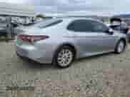 2022 Toyota Camry LE with VIN 4T1C11AK8NU051516, listed as a Copart auction lot 84958615 with 31,814 mi miles and Salvage title. Bid and sale history available at DreamBid. Image 3.