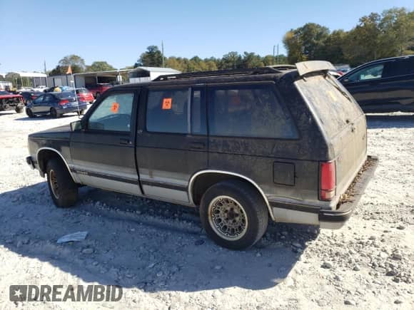 1992 Chevrolet Blazer LT with VIN 1GNCS13W1N2214947, listed as a Copart auction lot 86595585 with 158,852 mi miles and Clean title. Bid and sale history available at DreamBid. Image 2.